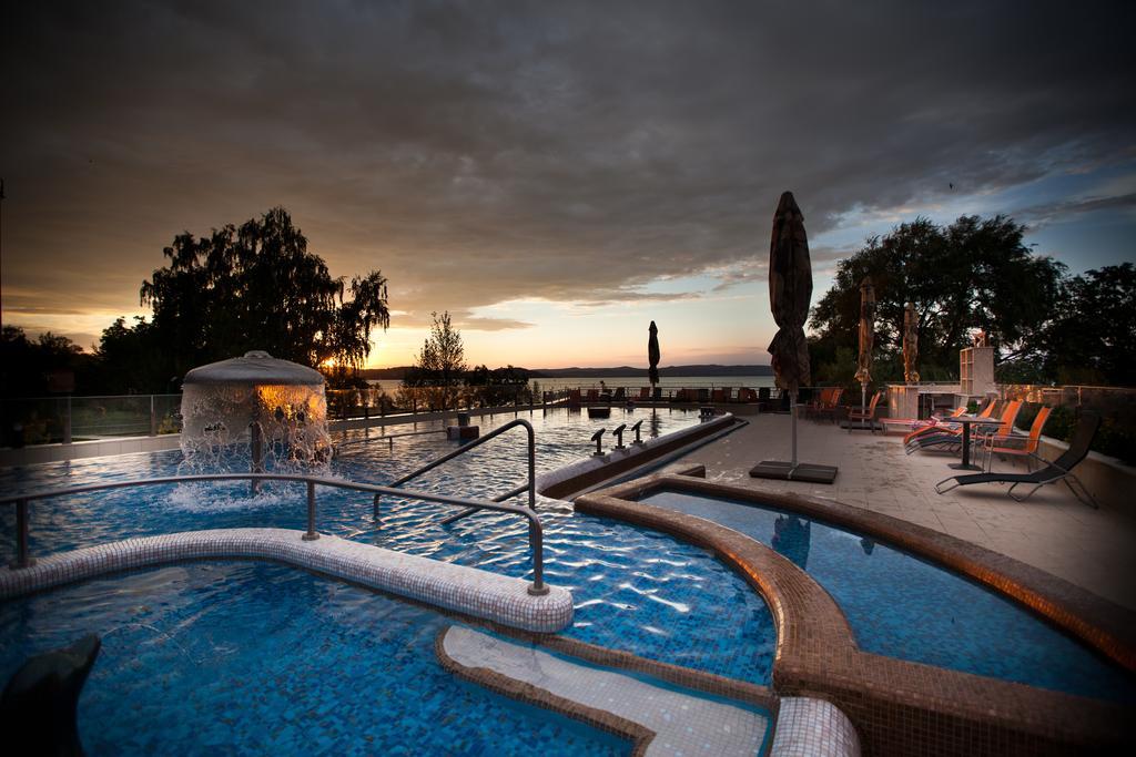 Hotel Wellamarin Zamárdi Exterior foto